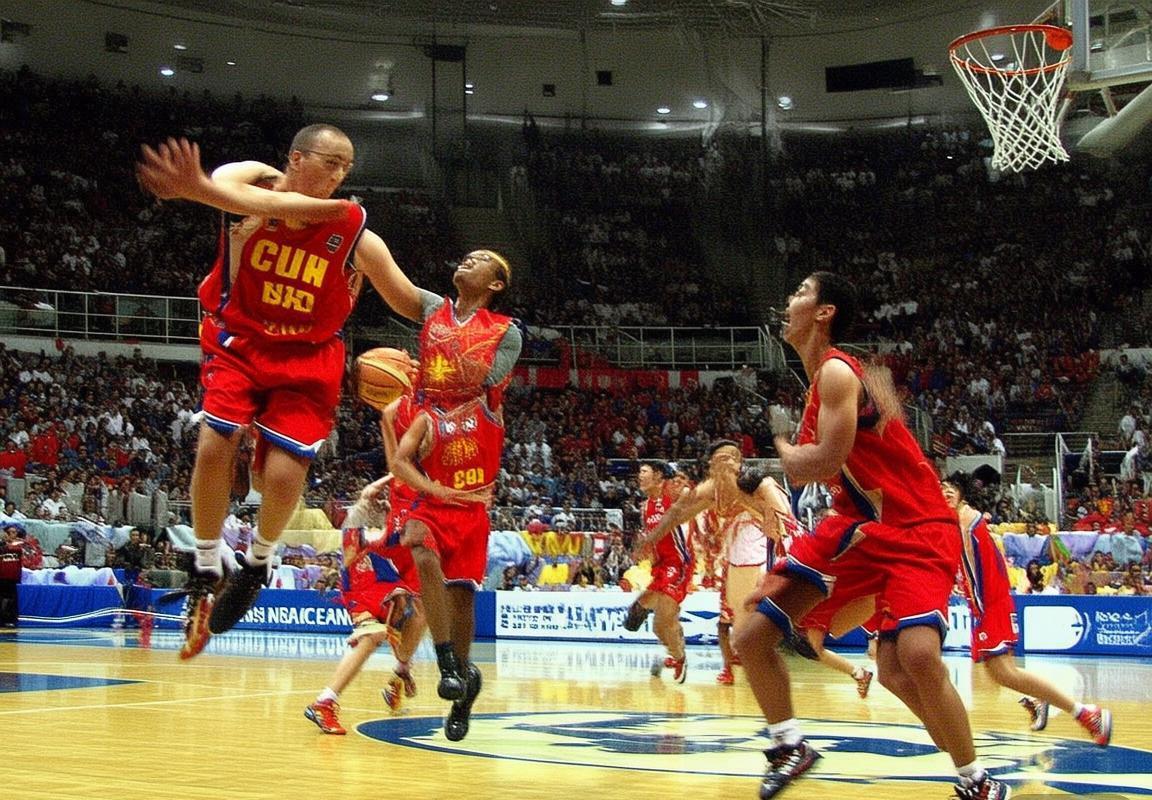 2002年中新男篮巅峰对决：篮球文化交流的浓墨重彩篇章(图2)